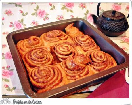 Cinnamon rolls o Rollos de canela especiados Cinnamon rolls o Rollos de canela especiados