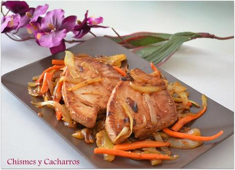 Atún con verduras en salsa de soja Atún con verduras en salsa de soja