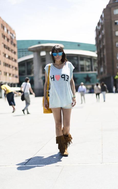 street style barbara crespo hope tshirt minnetonka boots fashion blogger outfit blog de moda street style barbara crespo hope tshirt minnetonka boots fashion blogger outfit blog de moda