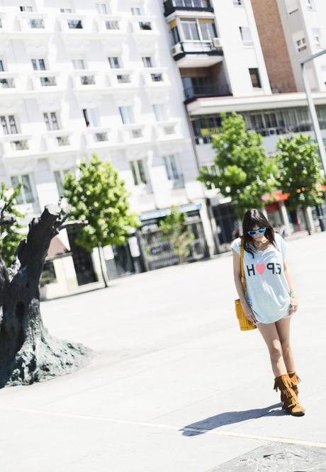 street style barbara crespo hope tshirt minnetonka boots fashion blogger outfit blog de moda street style barbara crespo hope tshirt minnetonka boots fashion blogger outfit blog de moda