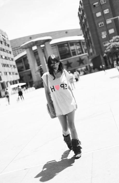 street style barbara crespo hope tshirt minnetonka boots fashion blogger outfit blog de moda street style barbara crespo hope tshirt minnetonka boots fashion blogger outfit blog de moda