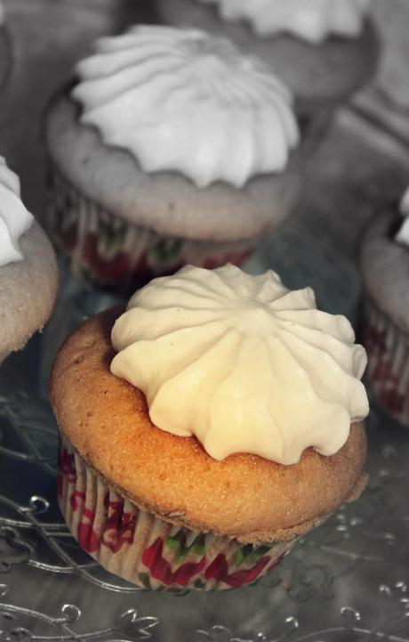 CUPCAKES DE VAINILLA CUPCAKES DE VAINILLA