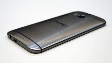 HTC One M8 realizado en plástico