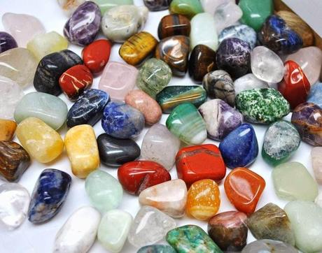¿Sabes cómo cargar de energía amuletos, piedras o joyas?