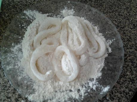 CALAMARES A LA ROMANA CALAMARES A LA ROMANA