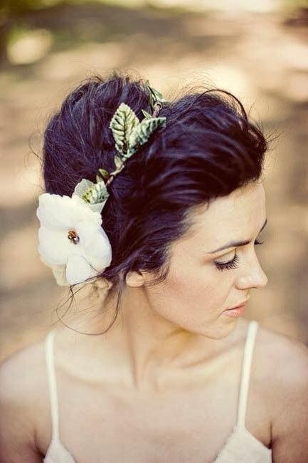 Recogidos y peinados de novia con flores naturales Recogidos y peinados de novia con flores naturales