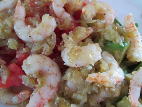 ENSALADA TEMPLADA DE TOMATE AGUACATE Y GAMBITAS ENSALADA TEMPLADA DE TOMATE AGUACATE Y GAMBITAS