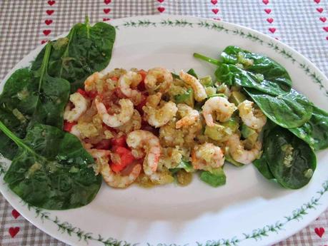 ENSALADA TEMPLADA DE TOMATE AGUACATE Y GAMBITAS ENSALADA TEMPLADA DE TOMATE AGUACATE Y GAMBITAS