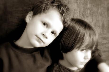 Cómo ayudar a mis hijos a no pelear. Hermanos, educación emocional, celos