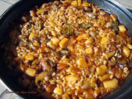 Arroz oscuro con sepia y alcachofas (Arròs fosc) Arroz oscuro con sepia y alcachofas (Arròs fosc)