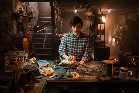 Set de #BatesMotel, #FaceOff, #Defiance y #MrSharknado estarán en #ComicConChile Bates Motel 2