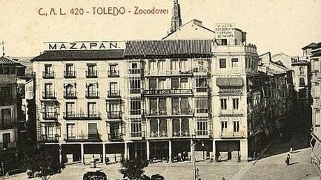 Varias siglas nos contemplan en Zocodover Varias siglas nos contemplan en Zocodover