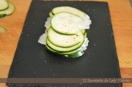 Milhojas de carpaccio de calabacín, bacalao ahumado y aceitunas negras