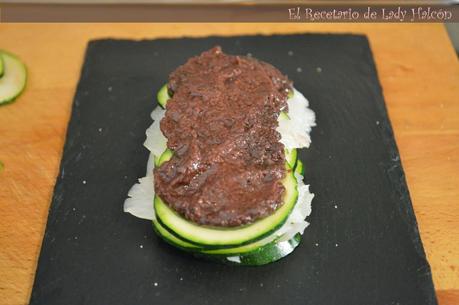 Milhojas de carpaccio de calabacín, bacalao ahumado y aceitunas negras