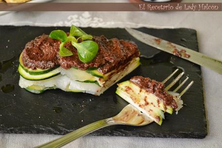 Milhojas de carpaccio de calabacín, bacalao ahumado y aceitunas negras