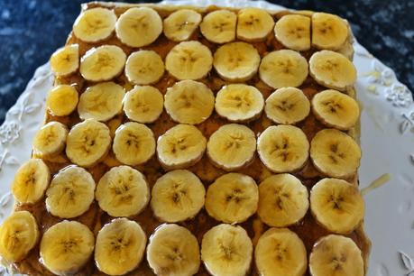 TARTA FACIL DE GALLETAS, PLATANO Y CARAMELO