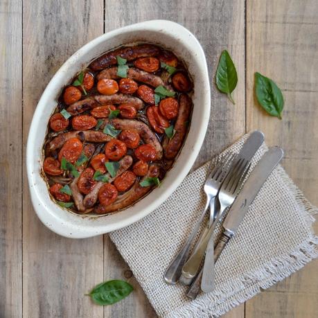SALCHICHAS ASADAS CON TOMATES Y BALSAMICO SALCHICHAS ASADAS CON TOMATES Y BALSAMICO