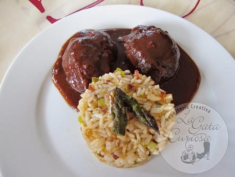 CARRILLERAS DE CERDO IBERICO CON SALSA DE FRESAS CARRILLERAS DE CERDO IBERICO CON SALSA DE FRESAS