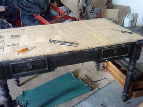 Tuneando un escritorio de 80 años... Tuneando un escritorio de 80 años...