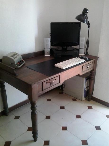 Tuneando un escritorio de 80 años... Tuneando un escritorio de 80 años...