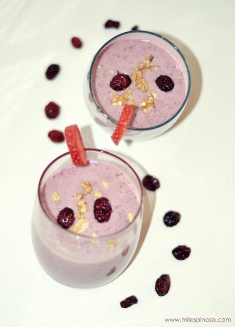 smoothie_con_fresas_y_arandanos-receta-recipe-recette recetas_smoothie-recipes-recettes
