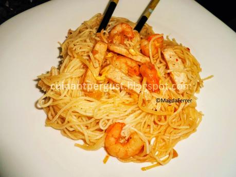 Char Kwee Teow (Fideos de arroz con cerdo y langostinos) Char Kwee Teow (Fideos de arroz con cerdo y langostinos)