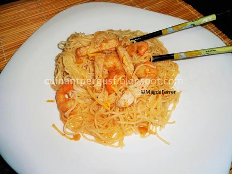 Char Kwee Teow (Fideos de arroz con cerdo y langostinos) Char Kwee Teow (Fideos de arroz con cerdo y langostinos)