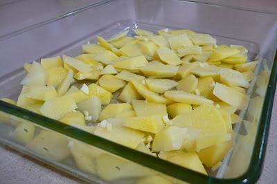 Dorada al horno con patatas panadera y tomates raf Dorada al horno con patatas panadera y tomates raf