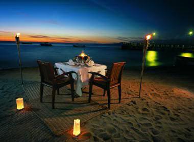 Furgonetas Vintage ¡Celebra un momento especial! cena romantica en la playa