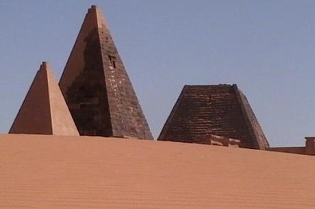 Nubia_pyramids1
