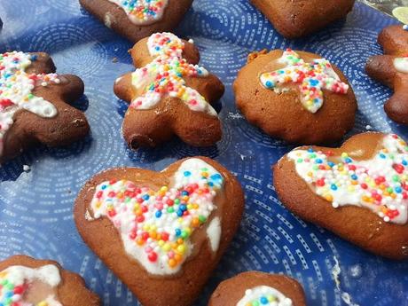 Galletas de jengibre veganas con glaseado de azúcar Galletas de jengibre veganas con glaseado de azúcar