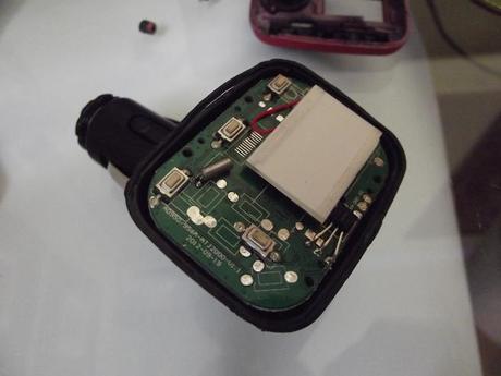 Cómo añadir una entrada USB al equipo de audio de su automovil DSCF2432