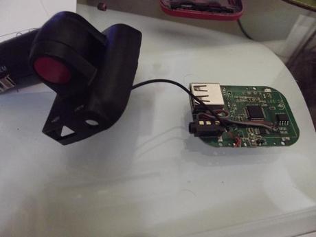 Cómo añadir una entrada USB al equipo de audio de su automovil DSCF2431