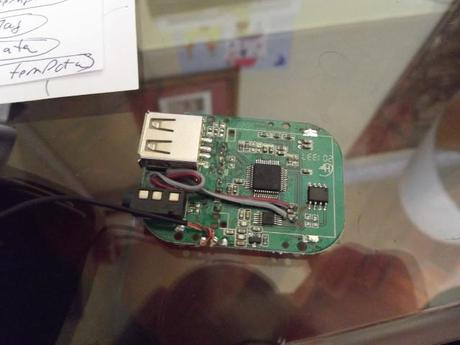 Cómo añadir una entrada USB al equipo de audio de su automovil DSCF2428