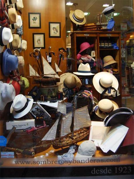 Navegando entre Sombreros Escaparate de Sombrereria
