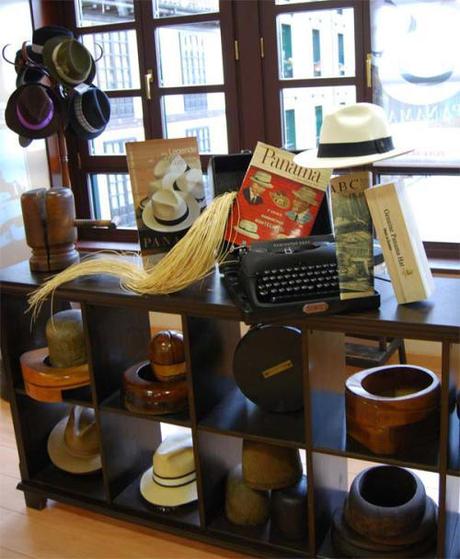 Navegando entre Sombreros Escaparate de Sombrereria