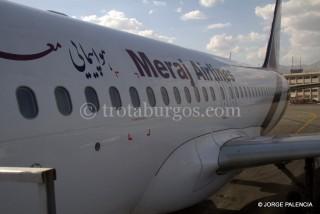DÍA 12: VOLANDO A TEHERAN AVIÓN DE LA COMPAÑÍA MERAJ CON EL QUE VOLAMOS DE SHIRAZ A TEHERAN