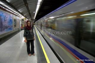 DÍA 12: VOLANDO A TEHERAN DELMA EN EL METRO DE TEHERAN