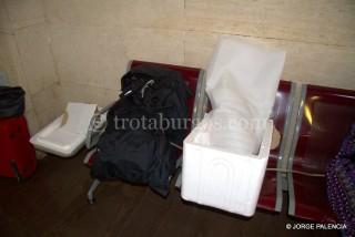 DÍA 12: VOLANDO A TEHERAN MOCHILA EMBALADA EN EL AEROPUERTO DE TEHERAN
