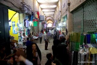 DÍA 12: VOLANDO A TEHERAN BAZAR DE SHIRAZ