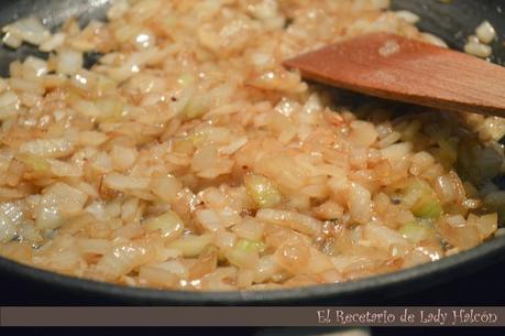 Chipirones rellenos encebollados con carne de vieira y gambas Chipirones rellenos encebollados con carne de vieira y gambas
