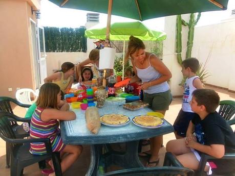 tortilla de patata, pan, snacks, Cumpleaños, infantil, niños, piscina, happy birthday, tarta de cumpleaños, 