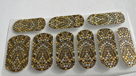 Revlon by Marchesa. To die for. Revlon by Marchesa. To die for.