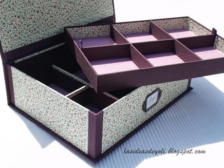 Caja-joyero lila con porta fotos en cartonnage.