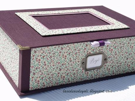 Caja-joyero lila con porta fotos en cartonnage.