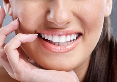 ¿Necesitas un implante dental? sonrisa