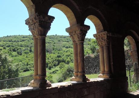 Pórtico de la ermita de San Marcos, con columnas de mucho mérito.