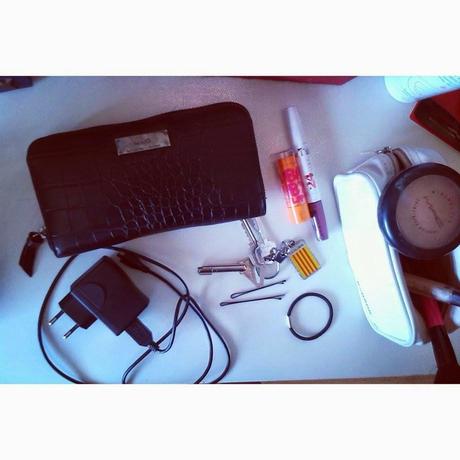 What's in my bag? | ¿Que hay en mi bolso? What's in my bag? | ¿Que hay en mi bolso?