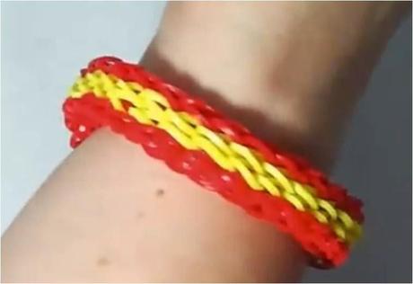 Cómo hacer una pulsera cuatrisingle con la bandera de España