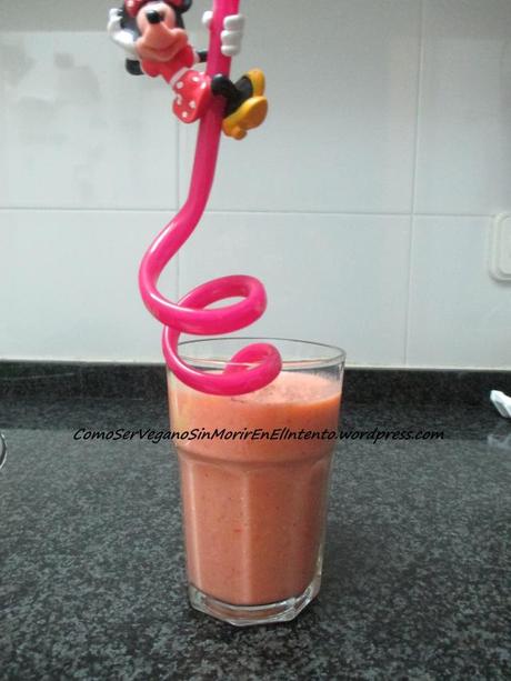 Desayuno completo a base de avena y frutas desayuno